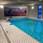 Chalet 6 Persoons Op De Veluwe Bij Binnen En Buiten Zwembad