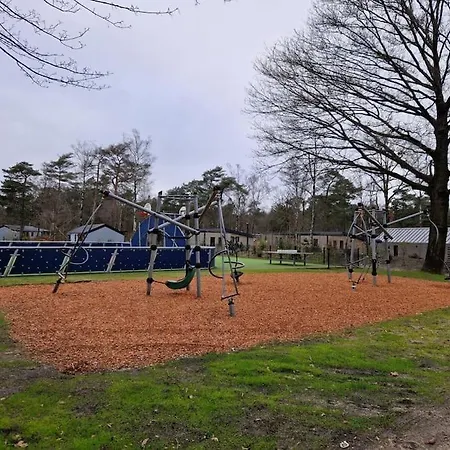 6 Persoons Op De Veluwe Bij Binnen En Buiten Zwembad Chalet *